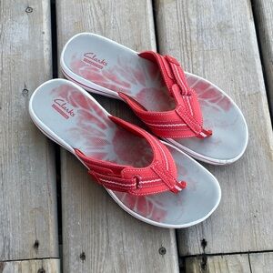 NEW Clarks Coral Red Women's Thong Sandals Size 8